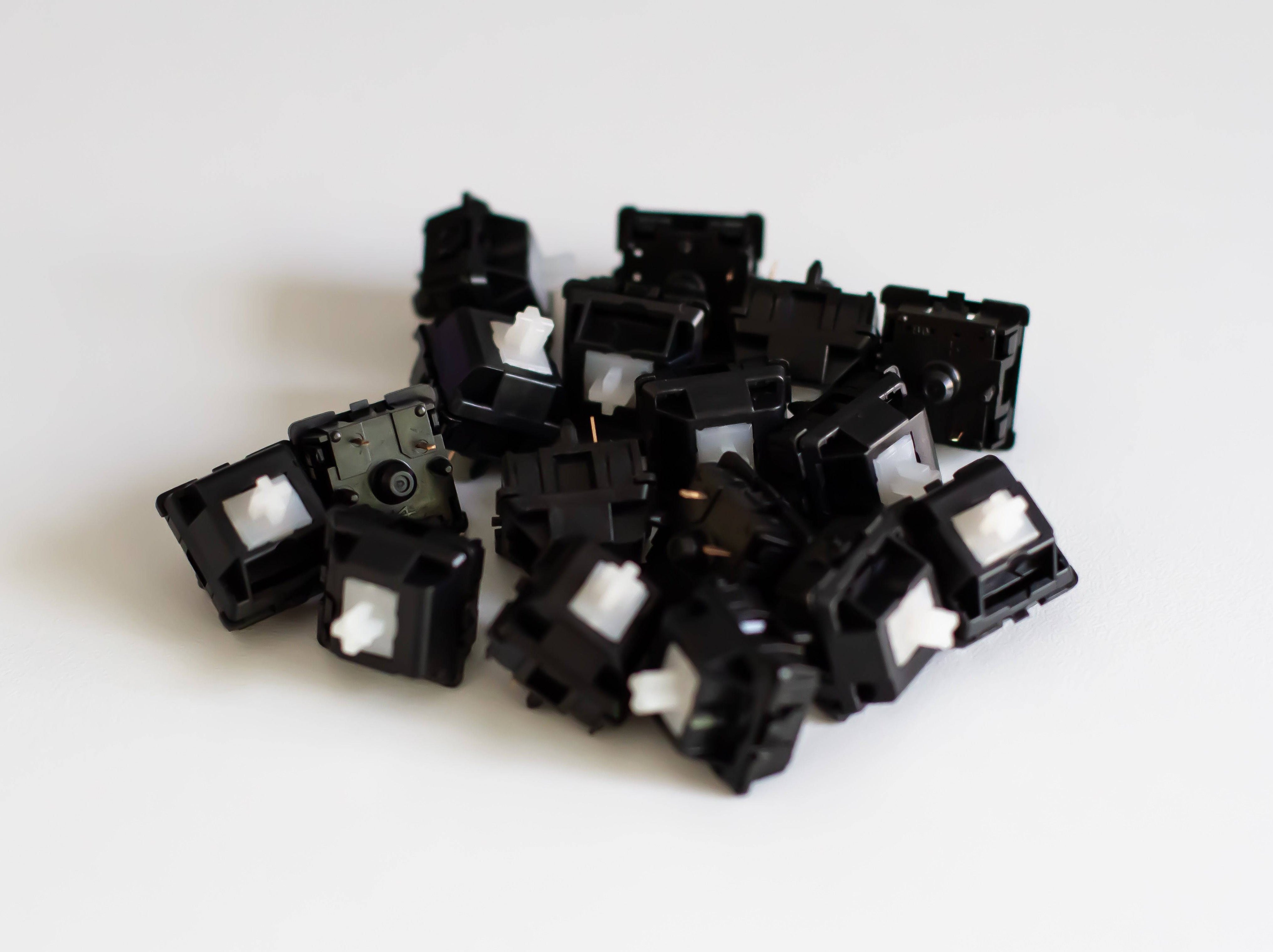 A batch of Durock POM linear mechanical keyboard switches.