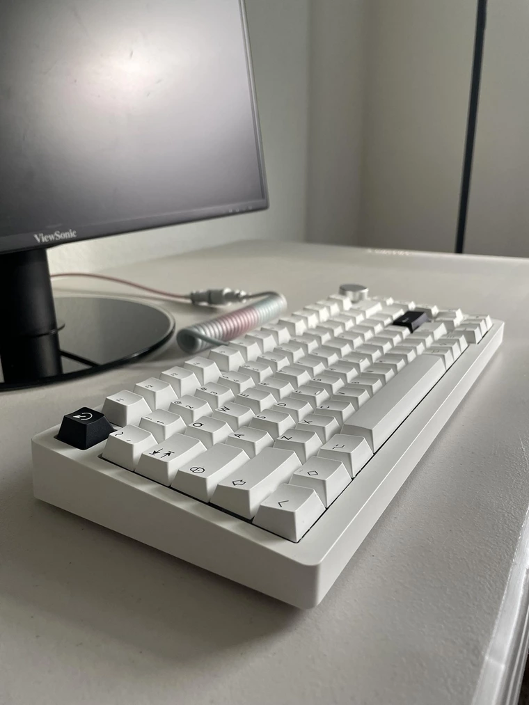 [KFA MARKETPLACE] Akko PC75B White with Lubed Akko Matcha Green Switches and PBTFans BoW (Fully Built) - KeebsForAll