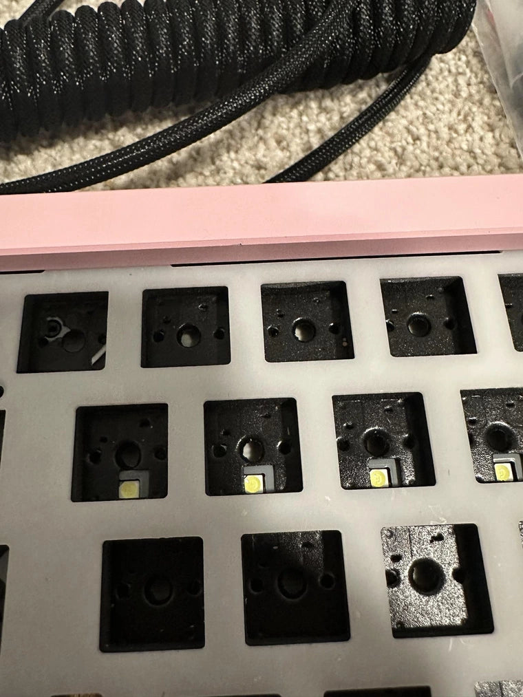 [KFA MARKETPLACE] QK65 R2 in Pink/Red. Wired Hotswap PCB. POM and Alu plate. - KeebsForAll